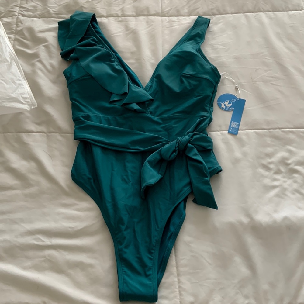 Cupshe one piece bathing suit